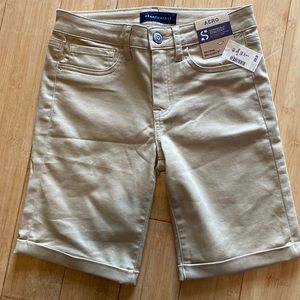 AÉROPOSTALE Seriously Stretchy Mid Rise Bermuda Shorts 9”, Khaki, size 0